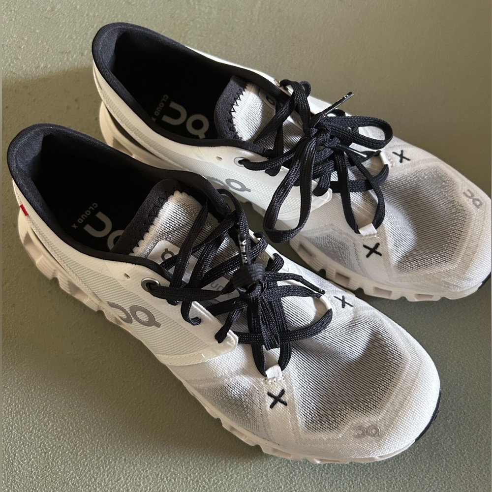 on running Cloud X 3 Women’s size 8 shoe